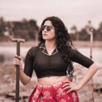 Swasika Instagram – Throwback pic @snaphacker_photography 
#photoshoot #outdoorshoots #water #naturephotography #naturelover #indowesternlook #makeuplooks #colourtone #editedversion#camera #throwback #actressgallery #actresslife 
@abilashchicku (Makeup hairdo & costume)