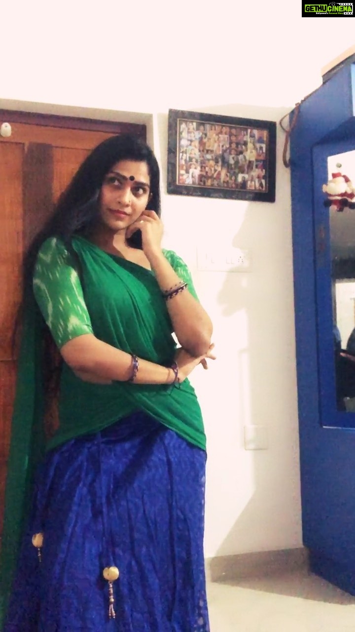 Swasika Instagram - Small bit frm my fav song Vocal-Sidharth Shankar #dancelove #dancing_is_life #favsong#qurantine #halfsaree #traditional #simplechoreography #artistsoninstagram #challengeaccepted #malayalam @asianet @varietymedia_ @badrinathkrishnan @cinema_buddies @cinema___sanchari @cinemapraanthan @smart_pix_media_ @onlookersmedia @rainbowmediamalayalam @actress_video_gallery