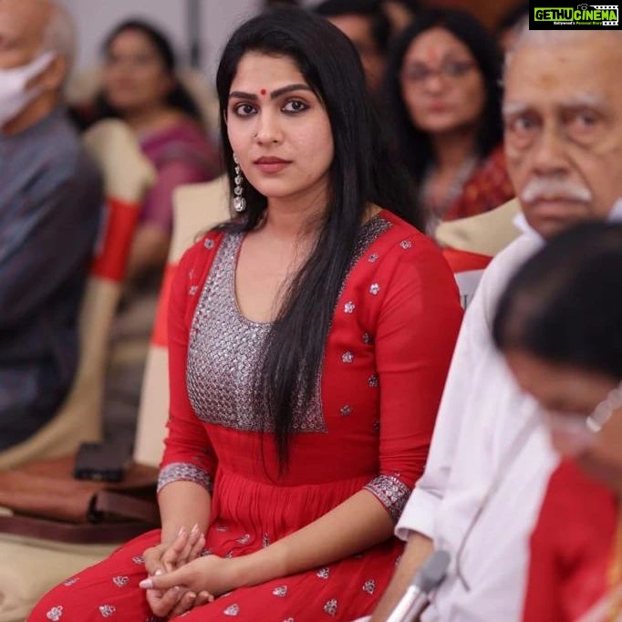 Swasika Instagram - Thank you ATMA for honoring me for my achievement for bagging the Kerala Film State Award for best supporting actress. I feel privileged to get honoured in front of my Atma Family and also it was a pleasure meeting you all after a very long time . #atma #televisionaward #ganeshkumar #dineshpanicker #swasikavj
