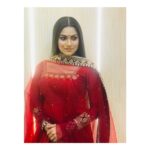 Swasika Instagram - #There is a shade of red for every women Outfit @elzas_couture M&H @abilashchicku Stylist @abilashchicku #bollywoodactress #bajirao_mastani #deepikapadukone #actressgallery #asianet #asianetawards #occasionwear #traditional #nospine #bindilover #malayalamactress#2020#reddress#shadeofred❤️ #womensfashion #