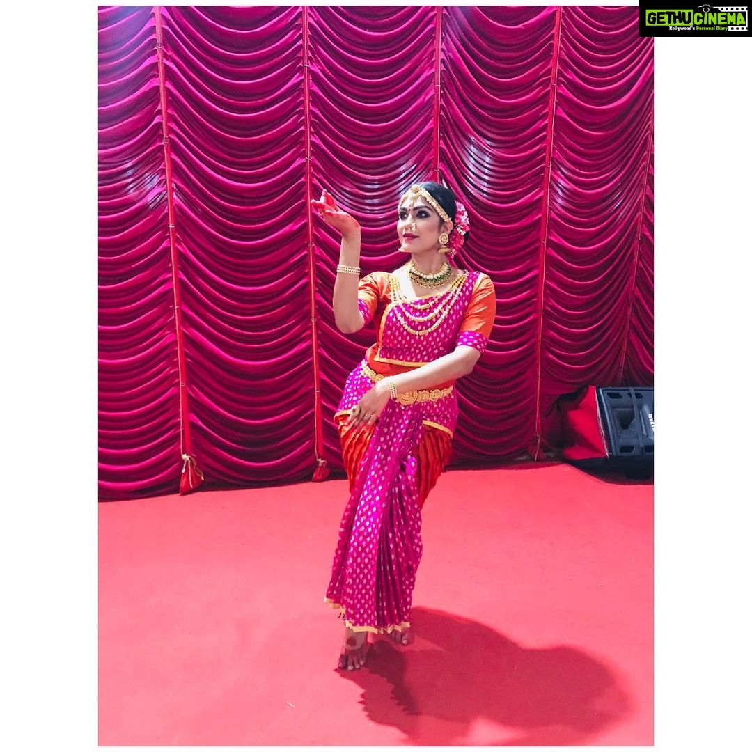 Swasika Instagram - Small bit frm my fav song Vocal-Sidharth Shankar #dancelove #dancing_is_life #favsong#qurantine #halfsaree #traditional #simplechoreography #artistsoninstagram #challengeaccepted #malayalam @asianet @varietymedia_ @badrinathkrishnan @cinema_buddies @cinema___sanchari @cinemapraanthan @smart_pix_media_ @onlookersmedia @rainbowmediamalayalam @actress_video_gallery