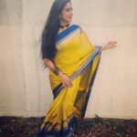 Swasika Instagram - Ramu kariat awards 2020😊 #sareelook😍 #sareelover#silksarees #traditonallook #sareesofinstagram #actresslife #awardfunction#swasika