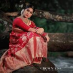 Swasika Instagram - Life was always a matter of waiting for the right moment to act! PC @athul_cochin_photography Makeup and hairdo@abilashchicku Concept @abilashchicku #tradition #queen#Rani#lookstyle #sareelover#sareecollection #bindilove❤️ #nature#photography #elegantstyle #mugalstyle #mugalqueeninspiration#actresslife #photoshoots #swasikavj
