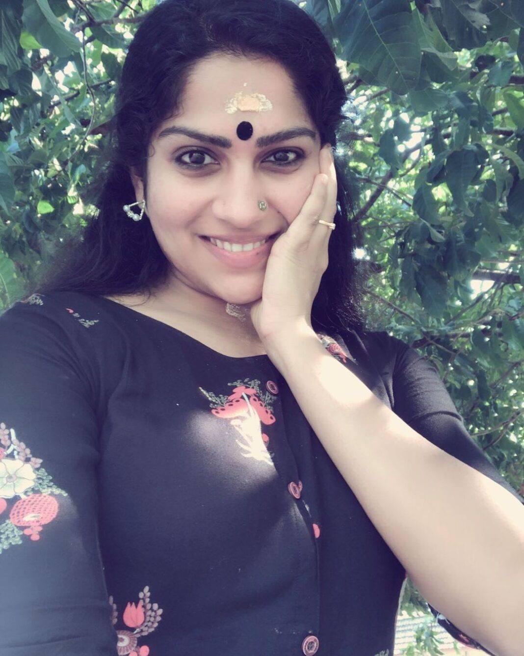 Swasika Instagram - #homelygirl #homefortheholidays #natural #dresses #malayalam #blissfull #actressgallery #positivity #chandanakuri__istam #smilemore #happyholidays #