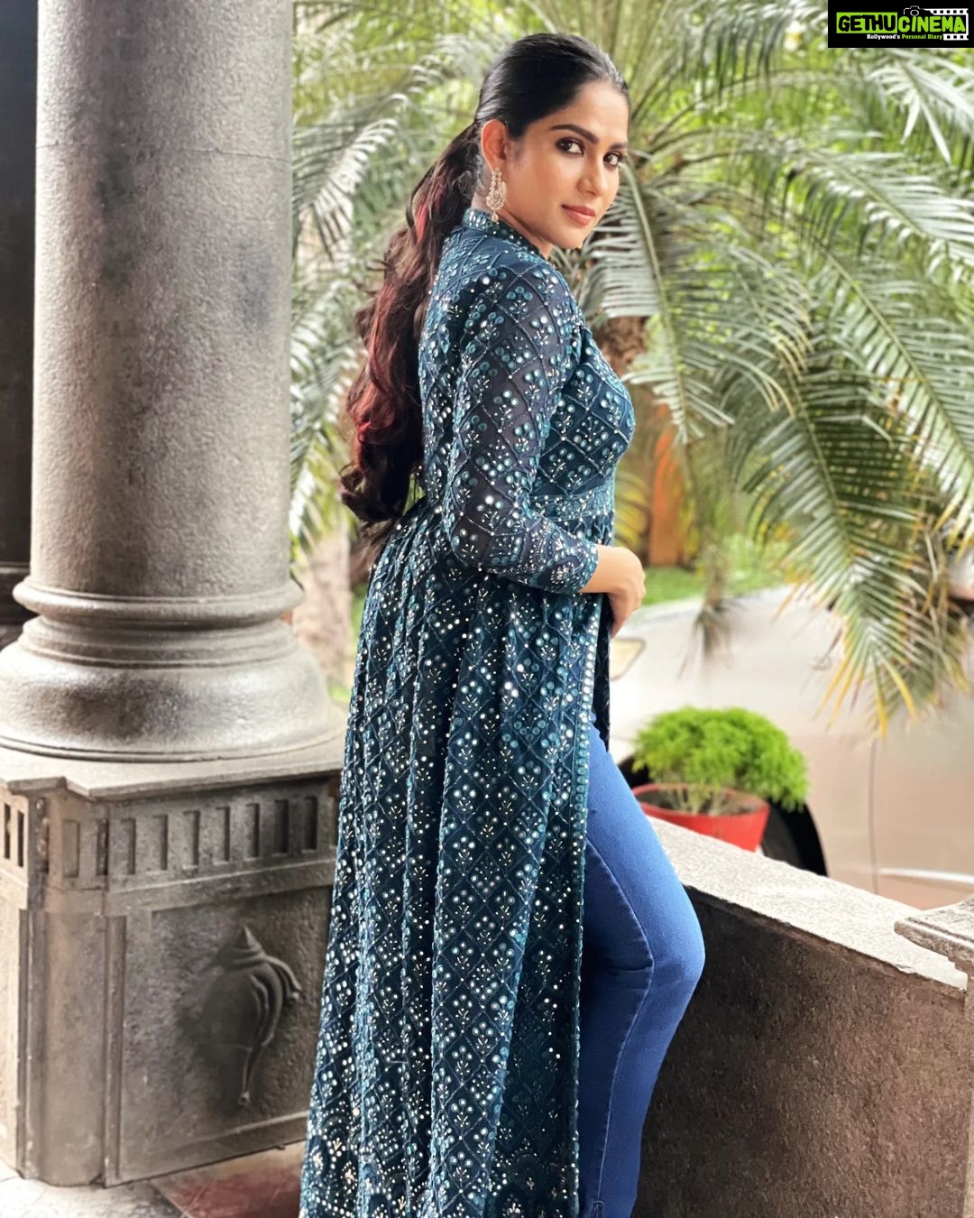 Swasika Instagram - All set for Red Carpet ! Makeup : @abilashchickumakeupartist Styling : @rashmimuraleedharan Costume : @ladies_planet_ Ornaments : @salato_kottakkal #swasika #swasikavj #swasikaactress #malayalamactress #kerala #tamilnadu #chennai #hyderabad