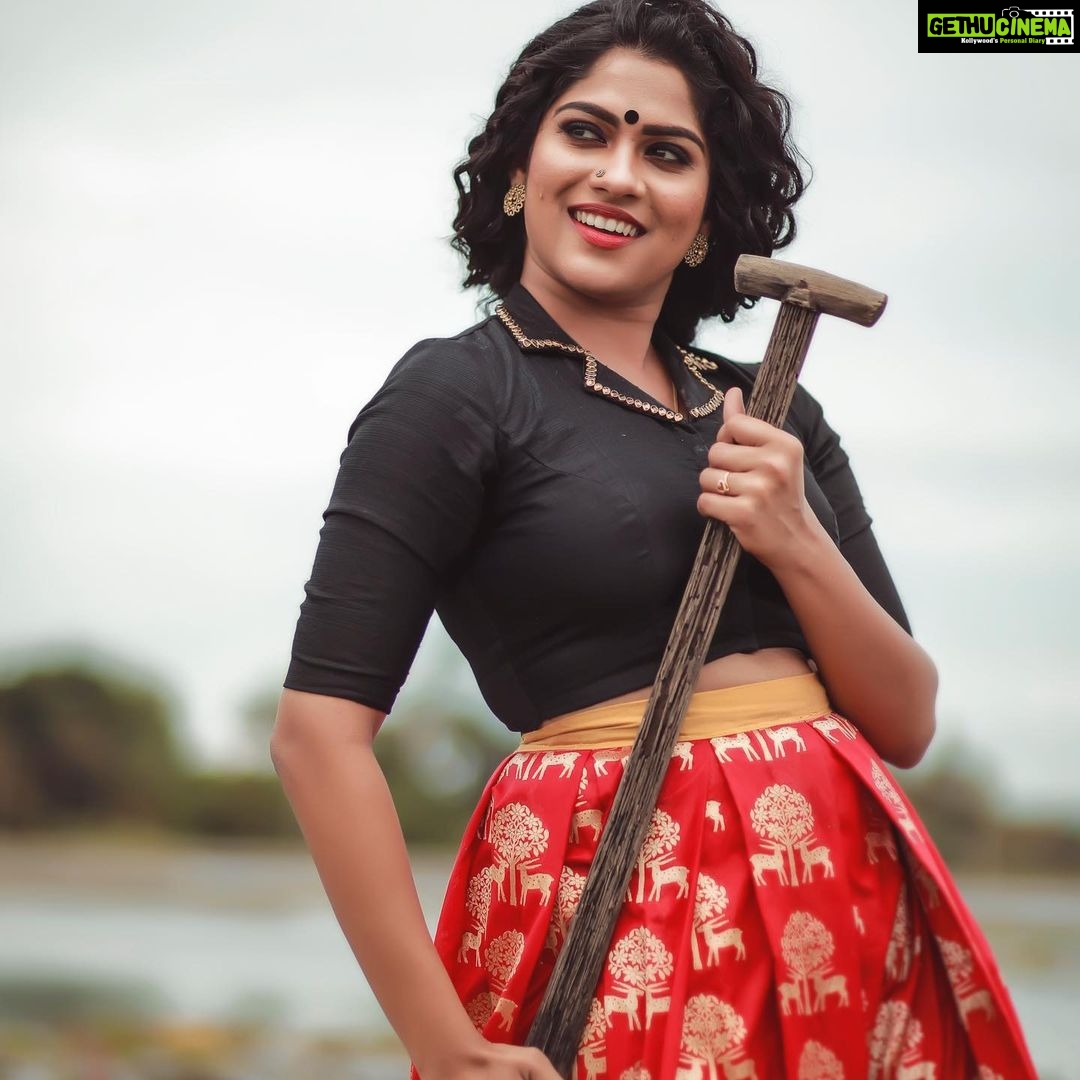 Swasika Instagram - #newphotoshoot #naturephotography #naturelover #funshootwithfriends #newlook#newcollection#backwatersofkerala #trendingstyle #actresslyf# Pic courtesy - @crownads_wedding_film MUA - @abilashchicku Stylist - @abilashchicku Thank u friends