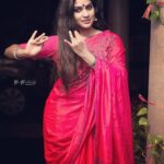 Swasika Instagram - #dancelife #krishnapose😍 #classicaldance #handmudras #divineenergy #bharathanatyamdancer #simplepose #dancerinsideme #actressgallery #sareelover#lordkrishna#swasikavj# Picsby. Manu_mullanthuruthy Muvattupuzha, India