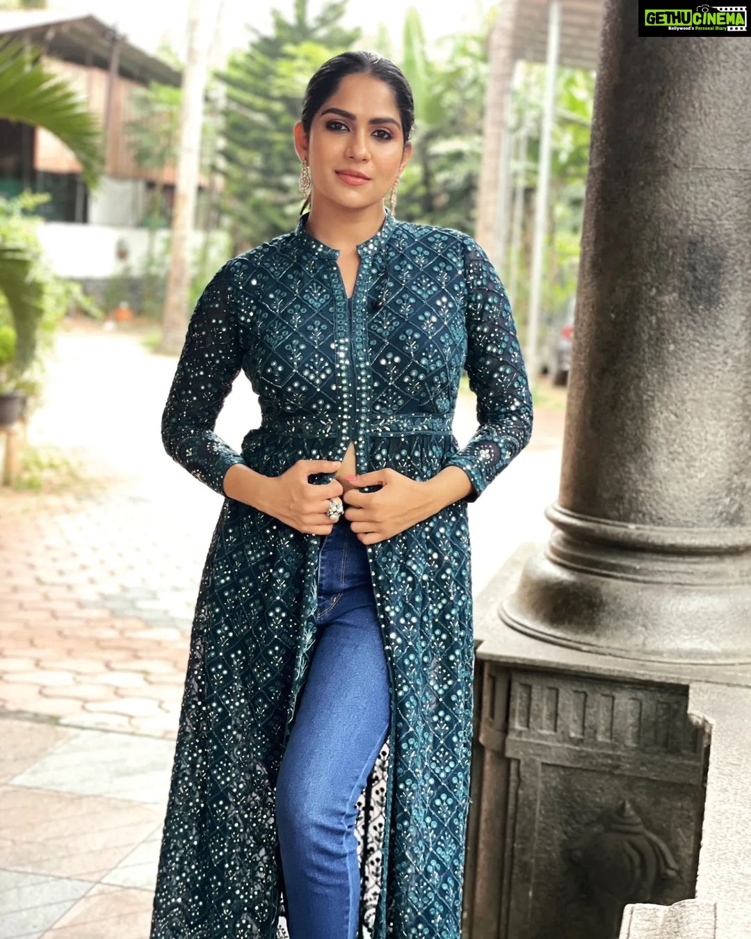 Swasika Instagram - All set for Red Carpet ! Makeup : @abilashchickumakeupartist Styling : @rashmimuraleedharan Costume : @ladies_planet_ Ornaments : @salato_kottakkal #swasika #swasikavj #swasikaactress #malayalamactress #kerala #tamilnadu #chennai #hyderabad