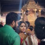 Swasika Instagram – #mookambikadevitemple #mookambikadarashanam#kollurmookambikatemple #candidclick #divineenergy #navarathri2019 #featival#energyiseverything #
DEVI NEEYEE THUNNAI🙏