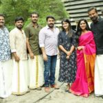 Swasika Instagram – #ittimanimadeinchina #ittimanifamily#ittimanisucess#castndcrew #completeactormohanlal #malayalamactormohanlal #celebrationoflife #legendactor#ourownlalettan #indianactor #
Ittimaniyodoppam plamoottil family 
Directors- jibi chettan Nd joju chettan
Successfully running Ittimani made in china 🇨🇳