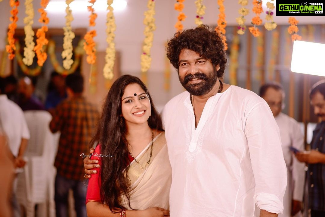 Swasika Instagram - Wth kattalan PORINJU 😊😊 #porinjumariyamjose #promotiontyme #porinjumariyamjosepromotiontym #onam2019#onampic#onamsaree #actorsofinstagram #jojuvettanndme#actorjojugeorge #swasika#malayalamactors#