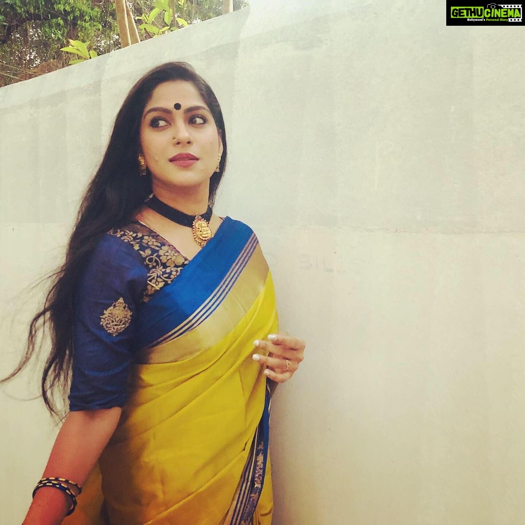 Swasika Instagram - Ramu kariat awards 2020😊 #sareelook😍 #sareelover#silksarees #traditonallook #sareesofinstagram #actresslife #awardfunction#swasika