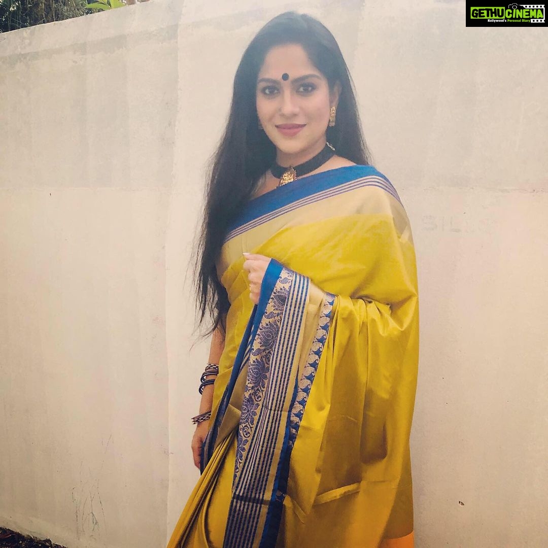 Swasika Instagram - Ramu kariat awards 2020😊 #sareelook😍 #sareelover#silksarees #traditonallook #sareesofinstagram #actresslife #awardfunction#swasika