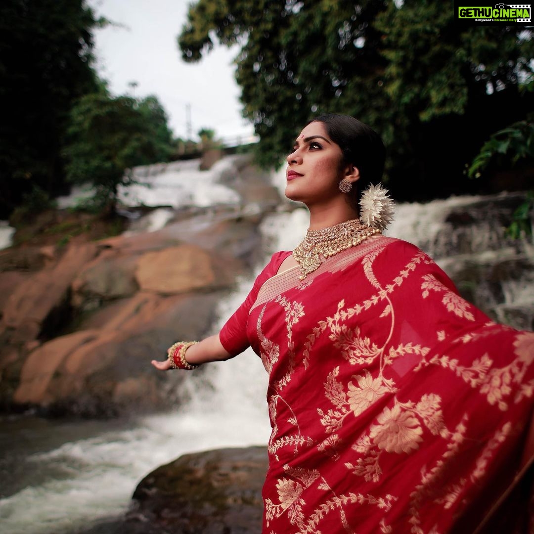 Swasika Instagram - VASANTHI A Rahman Brothers Cinema World premiere at JIFF on 19th January 2020 Wilson Pictures VASANTHI #malayalammovie#awardmovie#jaipurfilmfestival #jaipurmovies #journeyoflife #journey #malayalammovie#premier #actresslyf#actressgallery #malayalamcinema#