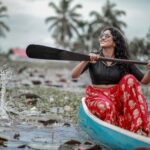 Swasika Instagram - #newphotoshoot #naturephotography #naturelover #funshootwithfriends #newlook#newcollection#backwatersofkerala #trendingstyle #actresslyf# Pic courtesy - @crownads_wedding_film MUA - @abilashchicku Stylist - @abilashchicku Thank u friends