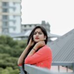 Swasika Instagram - #peachcolourdress #trendscollection #openhairstyle #simplemakeup #windycity #morningstar #actresslife #photoshoot #glowingandgrowing #serialactress# Click by @vibin vikraman Makeup @abhilash chikku