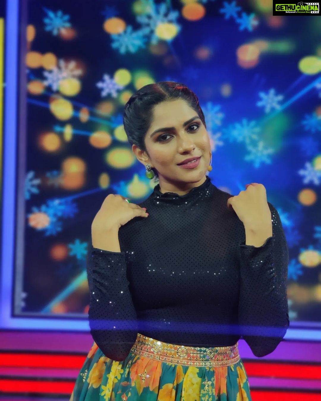 Swasika Instagram - Twirling around with the dreams in my mind . Makeup : @lilly_shaneesh_makeup Costume : @ladies_planet_online Stylist: @rashmimuraleedharan Ornaments : @salato_kottakkal #swasikavj #swasika #redcarpet #amritatv