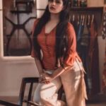 Swasika Instagram – #newpic#trendy#actress #warmlight #naturallight#normalpose#artist#seetha#serial#fashionista #style #clothes #bodypostive #khadicotton #