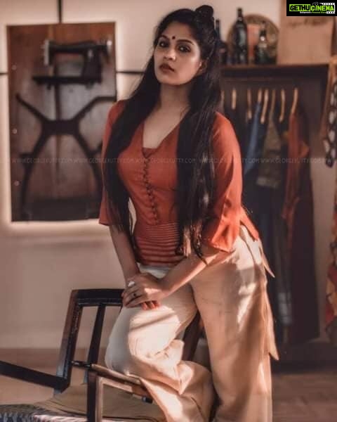 Swasika Instagram - #newpic#trendy#actress #warmlight #naturallight#normalpose#artist#seetha#serial#fashionista #style #clothes #bodypostive #khadicotton #