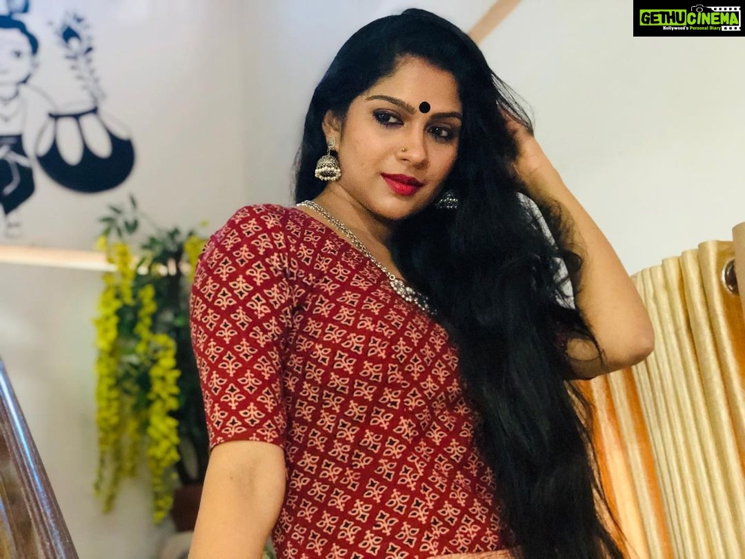Swasika Instagram - #jugalbandhikochi #jugalbandhidress #traditional #mystyletoday #PMJpromotion#malayaligirl #pavadablouse #bindilover @jugalbandhi #jugalbandi# Stylist-@revathi jugalbandi Make-up- jayesh