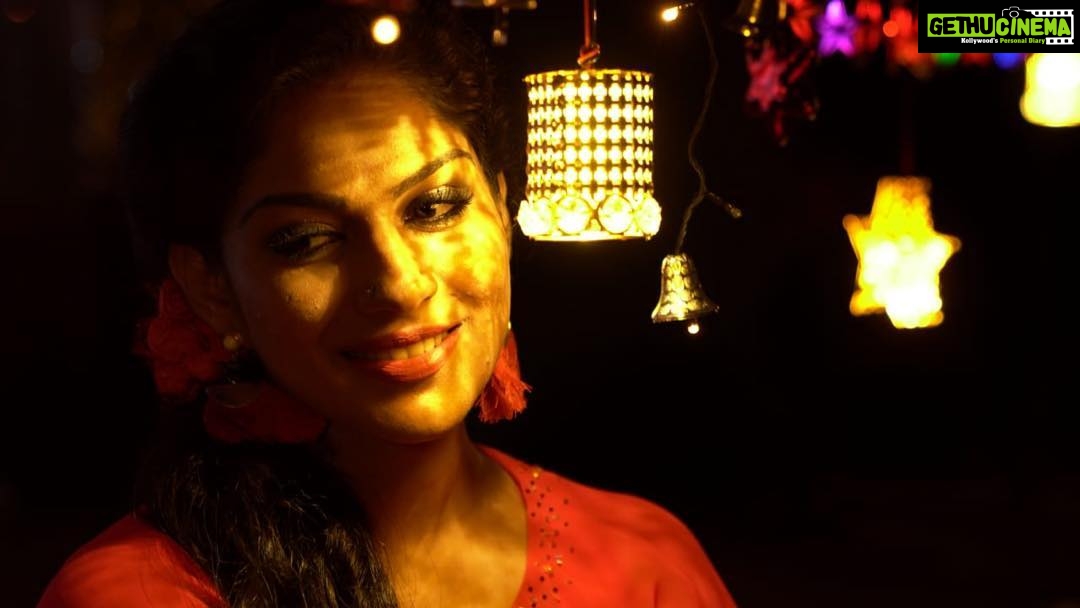 Swasika Instagram - #light#warmth#reflectinggrace#nightmood#shootym#clickbyarunflowerstv#tamarpadar#actresscomeanchor#