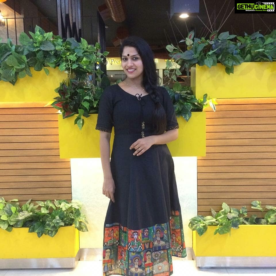 Swasika Instagram - #@jugalbandhi#@jugalbandhi# #jugalbandikochin#blackkurthi#simplelook#myfavlook #actresscomeanchor #newpic #swasikavj #@lulu_mall#freetym#nadanlook#