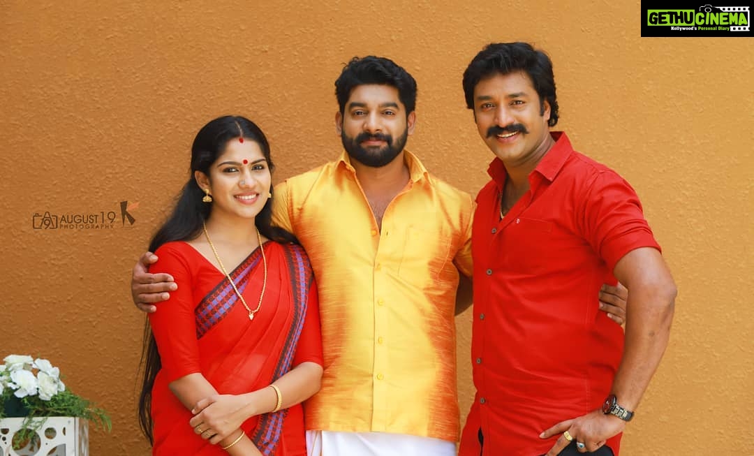Swasika Instagram - #Seetha #serialversionweeding #shooting📷 #frndstym #charactorspot #heroinendheros#lovely_day #3idots😜😝 #frnds😘 #actresslife #flowerstv #seethateam#