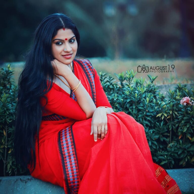 Swasika Instagram - #newepisode #newpic#Seetha #serialversion#clickby #@august19photography #actress#nostalgic #traditional #happygirl#redcolurdress #sareelove #sindooramittal #swasikavj