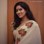 Swasika Instagram - #clickbyanoop#neelimvi#audiolaunch#traditionalcollection#mallugirl #actress#swasikavj #Seethaactress#smiley #happytime #