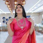 Swasika Instagram - Jewelleries are one of my most favourite art. I love adorning those special statement pieces embellished with precious stones and gems. Here are some glimpses of my favourite collection from one of my favourite Jewellery @joscojewellers . This beautiful jewellery set is such a precious statement piece. Ornaments: @joscojewellers Makeup: @colazbridal Videography: @sanuf_hussain_ @paper_plane_wedding #swasikavj #joscojewellers #jewellerycollection #diamondsets #jewellery #jewellerylove