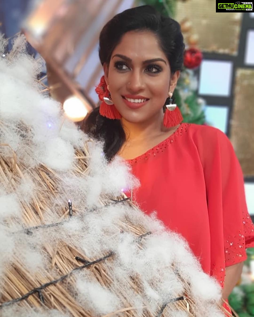 Swasika Instagram - #tamarpadarshoot #xmasspclepisode#gamesetup #xmasgames#flowerstvshow#picby@subeesh#