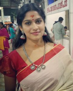 Swasika Instagram - #omnamahshivaya #morningtym#devotional #divineambience #happyday #relaxe #setsaree😍 #myfav#silverornaments #feelingblessed#nocameratricks #clickbyclick #swasikavj