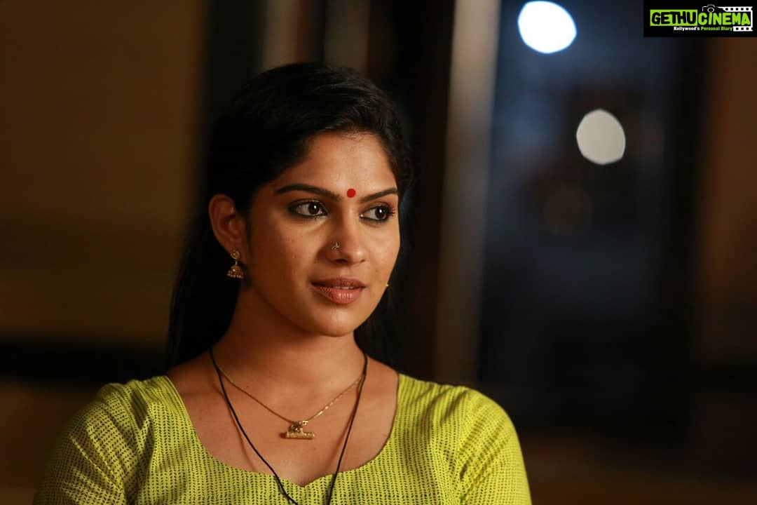 Swasika Instagram - #seetha#workingstill #locationclicks#pictures #serialset #tvserial #nadanpennu😍😘 #swasikavj #nightmood #shootingtime #jsttympass