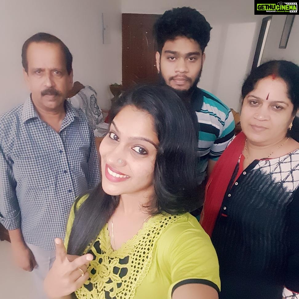 Swasika Instagram - #after2yearsofwaiting #achan@home#family#smallfamily#lovely#feelingmyselfblessed #thankugod🙏