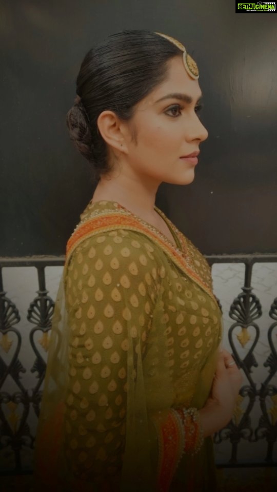 Swasika Instagram - 🌸 Makeup : @rosepetalsbridalmakeup Styling : @rashmimuraleedharan Costume : @ladies_planet_ Jewellery: @salato_kottakkal #swasikavj #swasikaactress #malayalamactress #bliss #sundarikannaloruseithi #favouritemusic #dressedup #redcarpet #shoot
