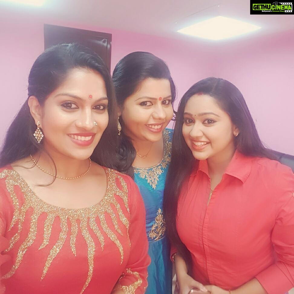 Swasika Instagram - #supershow#comingsoon #flowerstv#frnds😘 #blast#tvserial#onefamilyoneteam #allartist#fullfuntym #selfytym #musicdancedrama #actresslyf #swasikavj