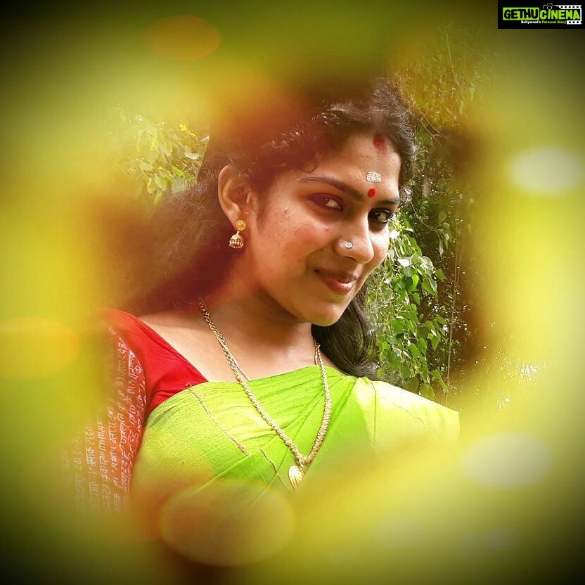 Swasika Instagram - #gudmornin #onset#shootmood📷 #seetha#frame#click#expression#shyness #greeneary#outdoor#art #swasikavj
