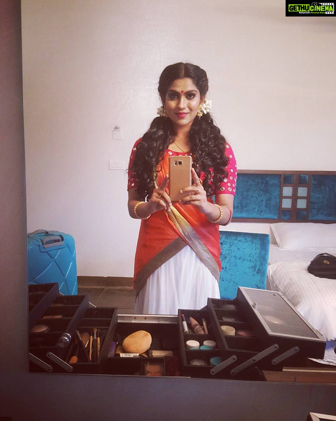 Swasika Instagram - #readytorock#wayanadfest #ARRahmanhits#throwback #dhawani#curlyhair #myfavorite #swasikavj