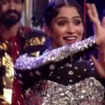 Swasika Instagram - That was a wonderful experience at oru chiri iru chiri bumber chiri . Watch full episode at @manoramamax @karthiksuryavlogs @mazhavilmanoramatv #swasikavj #dance #karthiksurya #naadansongs