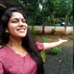 Swasika Instagram - #rainy #enjoying#raindrops#waterdrops #tharavadu #mazhaye#selfie #freah#breez#june#rainday#