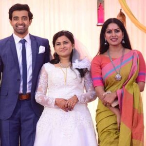 Swasika Instagram - #sijundshruthi#weeding #weddingbells🎊 #thepukariwthhero#actorslyf#colourful #smile😁 #sijuwilson #swasikavj #malayalamcinema #happyweddingday # njan thechittupoyalam siju nu nalla kuttiye kittiii...lol