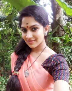 Swasika Instagram - #nature#greenery #pieceful#freshair#garden#oxygen #sunrise #sareelook #seetha #swasika #artist#tvserial