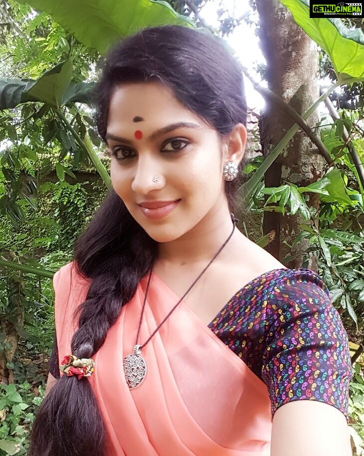 Swasika Instagram - #nature#greenery #pieceful#freshair#garden#oxygen #sunrise #sareelook #seetha #swasika #artist#tvserial