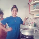 Swasika Instagram – #cookingtime#noveg#family#kitchen#hott#tryingsmthing#fry#firststage#home#