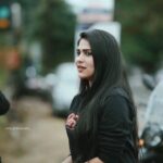 Swasika Instagram - A rush during the promotions . Video : @amal_photographi_ #swasikavj #kuduku2025 #kaduva #palapalli