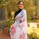 Swasika Instagram - Just some floral saree Vibes !🌸 Makeup : @rosepetalsbridalmakeup Styling : @rashmimuraleedharan Saree : @rashmi.muraleedharan Blouse : @ladies_planet_ #swasika #swasikavj #redcarpet #amritatv #malayalamactress #floralsareelove #sareelove #saree
