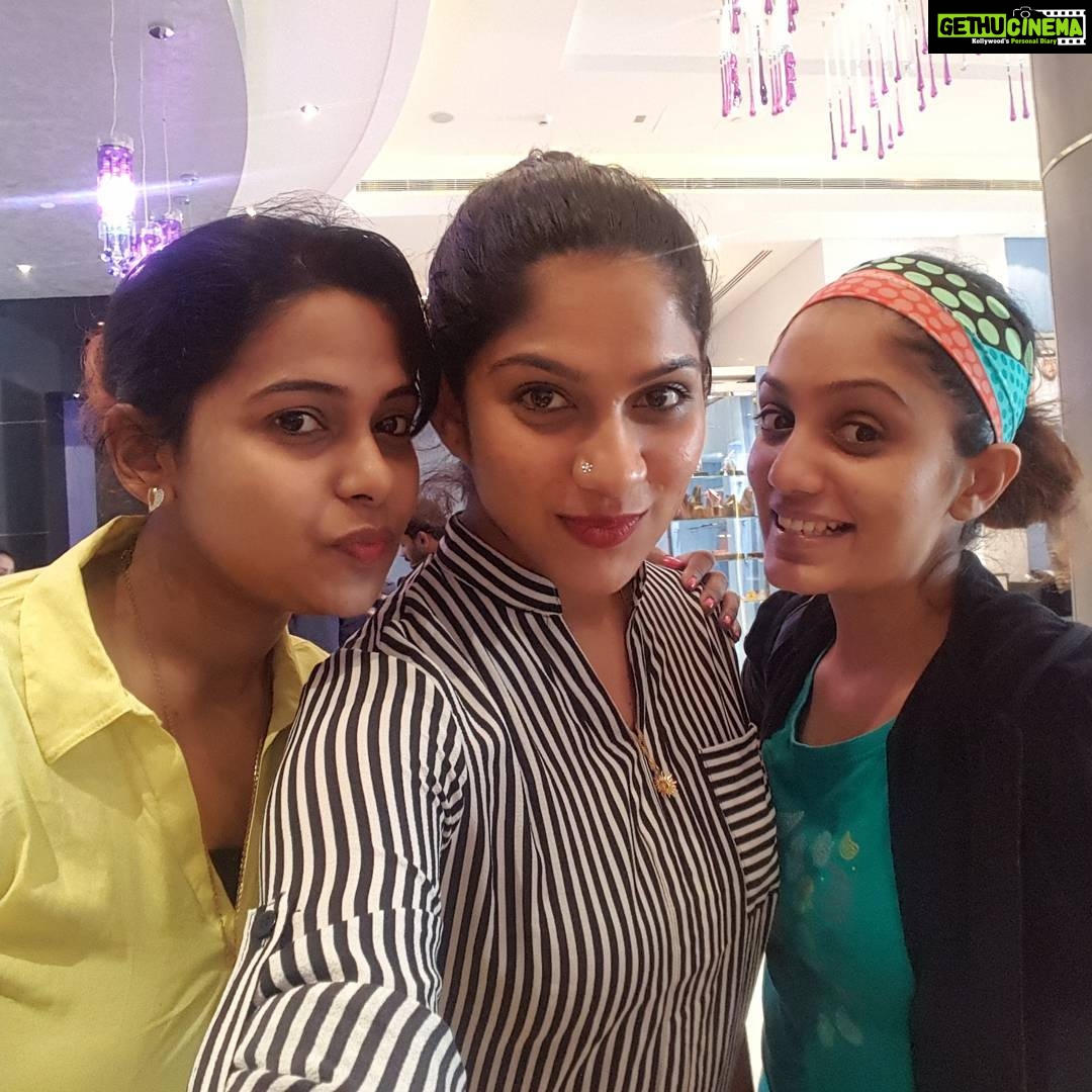 Swasika Instagram - #3idiots#crazy#girlsselfie#showtym#funny #expression #actress