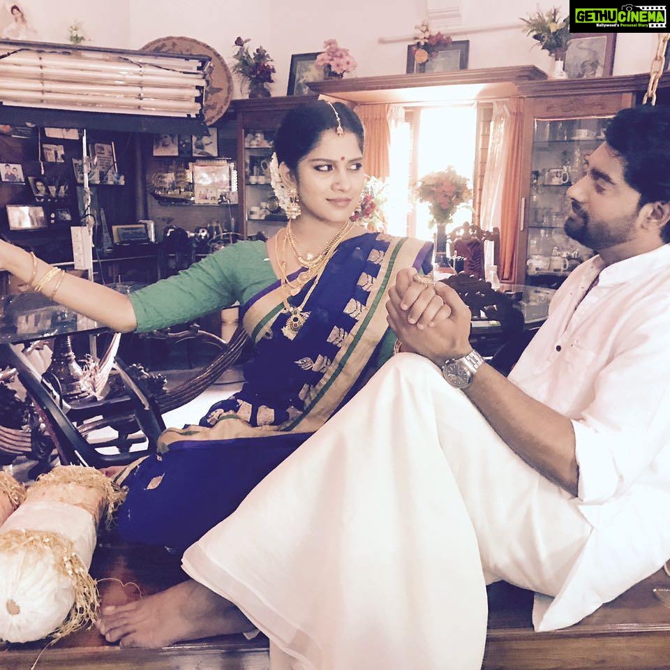 Swasika Instagram - #seethadevan#behindthescenes #posing#location #camer#serial#seetha#costar