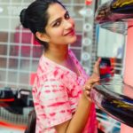 Swasika Instagram - A day out with bestie @manve_surendran_official_ filled with joys , laughter, food and shopping What more we girls could ask for ! Earring : @jays_jewelrycollection #swasikavj #swasika #swasikaactress #adayoutwithbestie #besties #manvesurendran #lulumall #lulumalltrivandrum