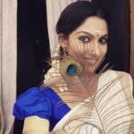 Swasika Instagram – #kerasetsaree#peacock #dancingbird#selfy#keralastyle#homely#starwars #location #picoftheday #smiling #swasika